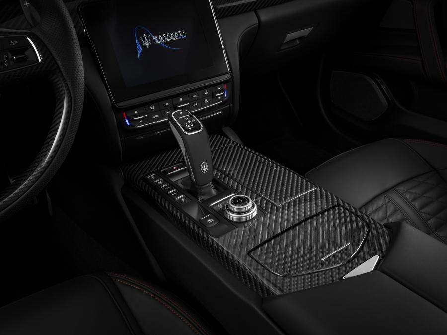 Детали интерьера Maserati Quattroporte S Q4 GranSport (M156) 2017 года  (фото 35 из 41)